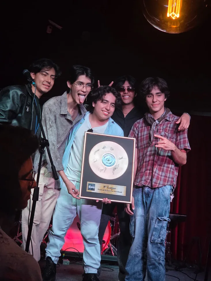 La Voloband recibiendo el 1er lugar del VeraBeat